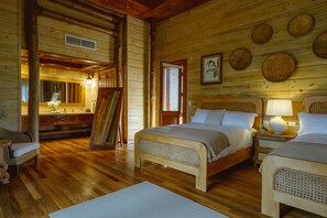 5 quartos, cofres nos quartos, escrivaninha, berço de viagem