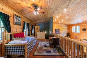 4 bedrooms, iron/ironing board, Internet, bed sheets