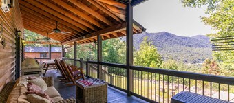 Porridge Pot - Pet friendly log cabin with arcade game near Marion and Banner Elk