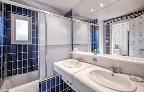 Combined shower/tub