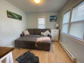 Living area - Little Yellow House In The Heart Of The Valley 🏠 (Kings County)