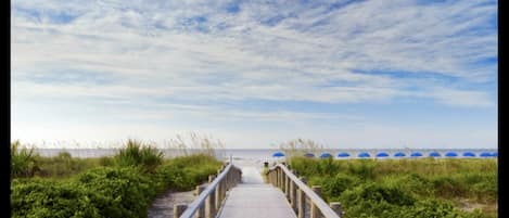 Plage à proximité, chaises longues