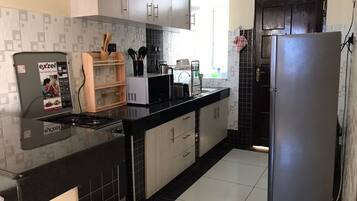 Fridge, microwave, oven, coffee/tea maker