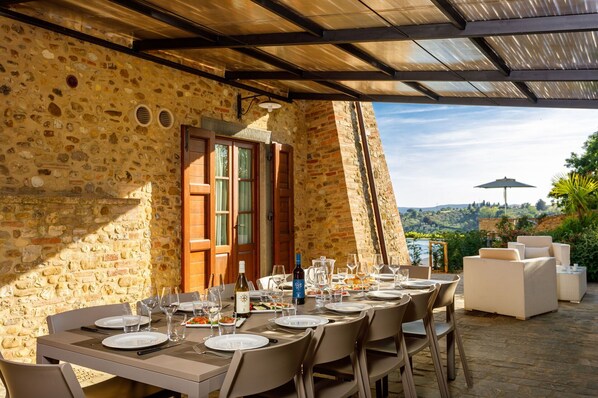 Outdoor dining