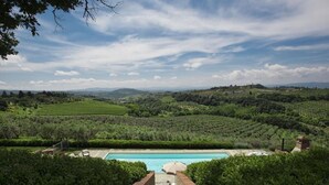 A pool surrounded by lush greenery and a scenic view of rolling hills. - Private Villa with hot tub, sauna, A/C, private pool, WIFI, TV, patio, close to Greve In Chianti (Tavarnelle Val Di Pesa)