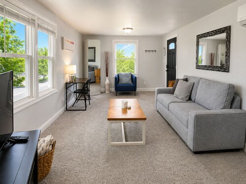 Cozy Private Retreat Near Downtown + Hospital