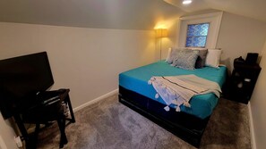 Room - Cozy Martinez Apartment ~ Centrally Located (Martinez)