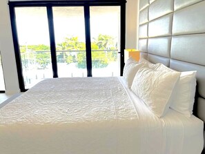 3 bedrooms, in-room safe, iron/ironing board, WiFi - Nautical Homes Paradise (Montego Bay)