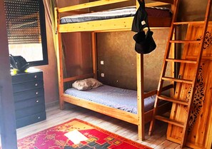 1 室のベッドルーム、セーフティボックス (室内)、WiFi (無料)、ベッドシーツ