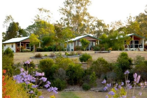 Hibiscus Cottage / Amamoor Homestead and Cottages