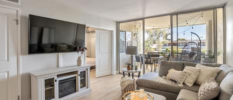 Smart TV, fireplace