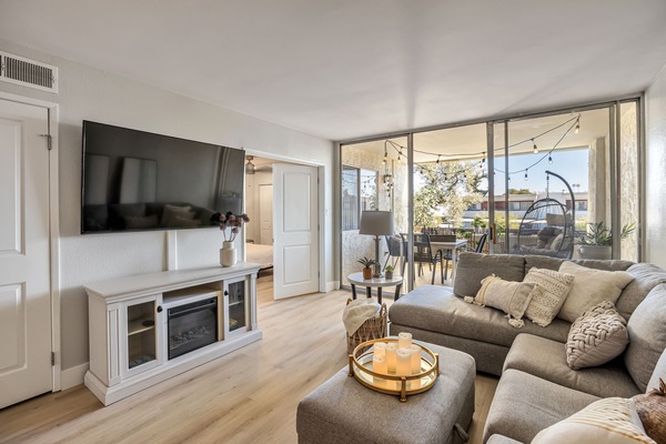 Smart TV, fireplace
