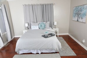 5 soverom, memory foam-senger, skrivebord og strykejern/-brett