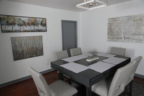 Dining - Spacious Mid-Cent Home, Close to FSU/Stadium, FAMU, TCC, Capitol and Hospitals (Tallahassee)