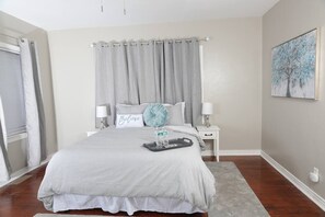 5 soverom, memory foam-senger, skrivebord og strykejern/-brett