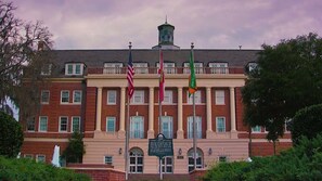 Exterior - Spacious Mid-Cent Home, Close to FSU/Stadium, FAMU, TCC, Capitol and Hospitals (Tallahassee)