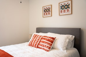 3 bedrooms, in-room safe, desk, iron/ironing board
