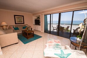 TV - BEAUTIFUL SUNSETS AND EASY BEACH ACCESS! (Bradenton Beach)