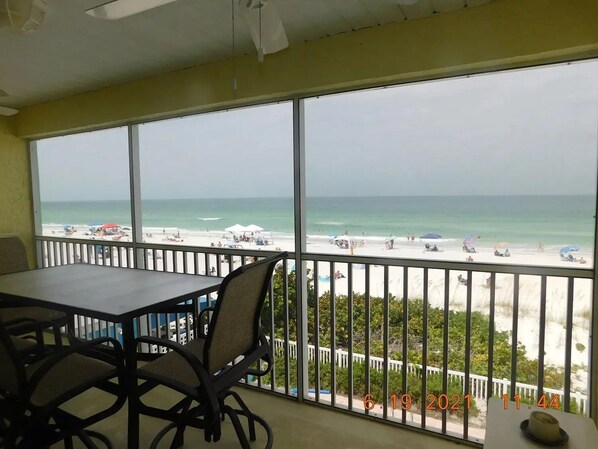 Dining - SUNSETS FROM LANAI! Trolley and shops within walking distance! (Bradenton Beach)