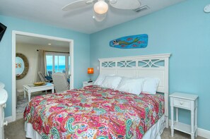 2 bedrooms, free WiFi, bed sheets - Beachfront Bliss Awaits! Amazing Gulf Views, book your getaway today! (Bradenton Beach)