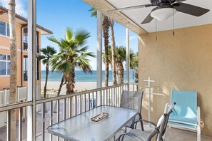 Property grounds - Direct beach access!LaCosta 102 - 3163183 (Bradenton Beach)