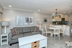 Living area - Panoramic sunset views are waiting for you! (Bradenton Beach)