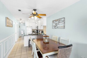Dining - Welcome to paradise! Direct beach access, summer and fall dates available!! (Bradenton Beach)