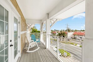 Property grounds - Welcome to paradise! Direct beach access, summer and fall dates available!! (Bradenton Beach)