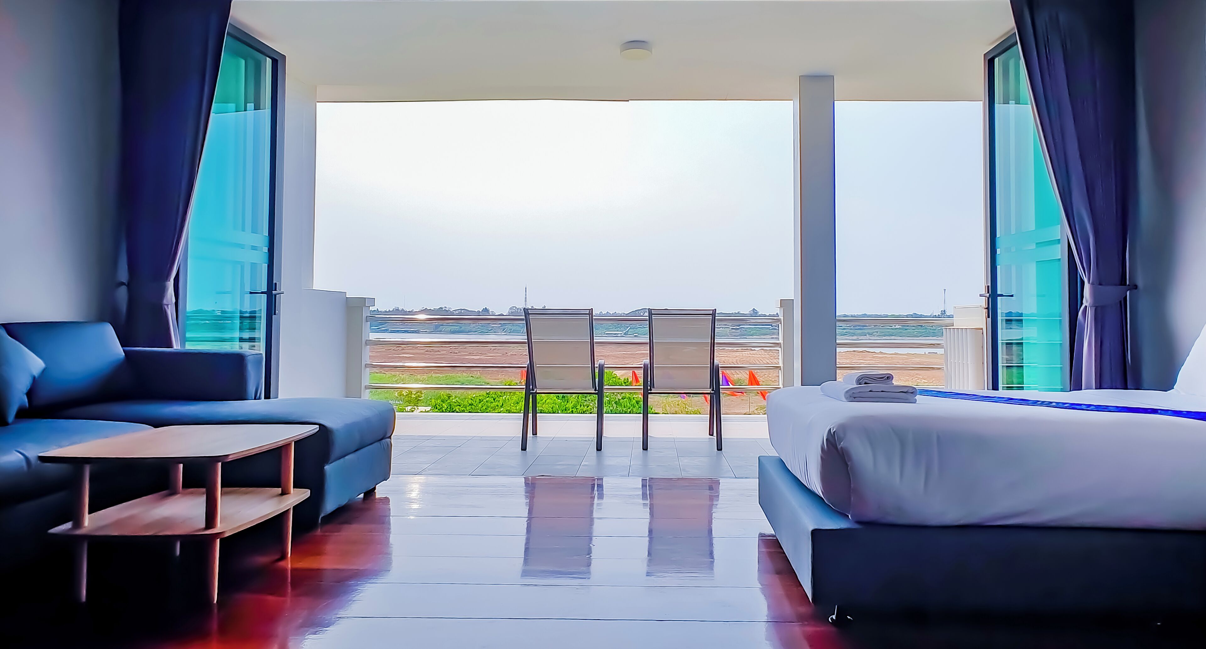 Signature Room | Desk, laptop workspace, free WiFi, bed sheets