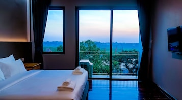 Desk, laptop workspace, free WiFi, bed sheets