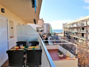 Outdoor dining - 2ND LINE OF THE BEACH AND THE PROMENADE OF ROSES (Roses)