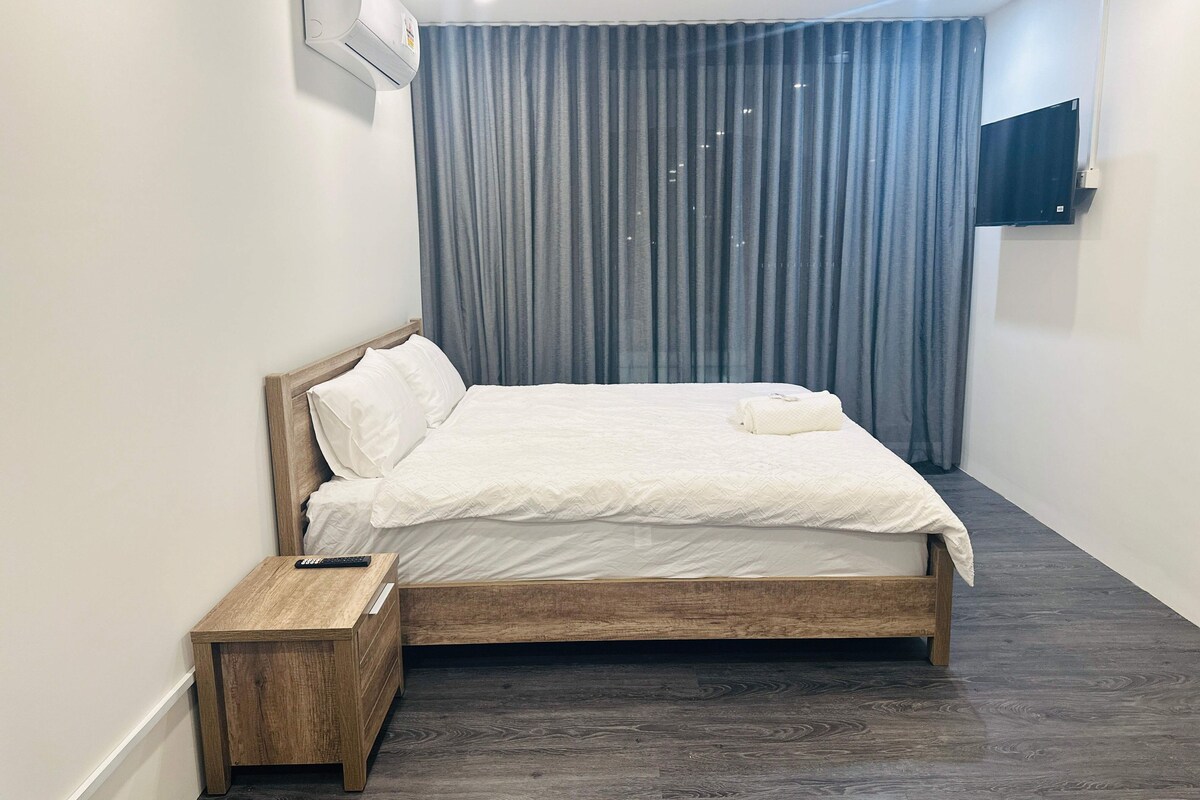 Executive (Deluxe) Studio Room