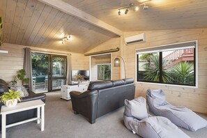 Basic House | Living area | 43-inch TV with digital channels, Netflix, streaming services