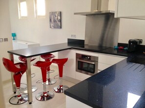 Fridge, microwave, stovetop, dishwasher
