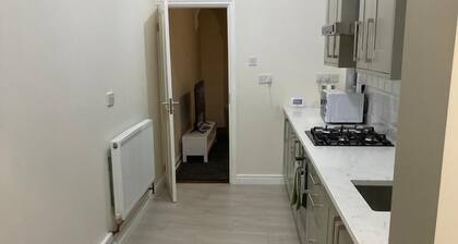 3-Bed House Sleeps 7 with Fireplace