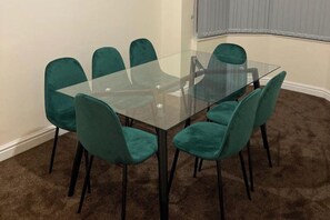 Dining - 3-Bed House Sleeps 7 with Fireplace (Birmingham)