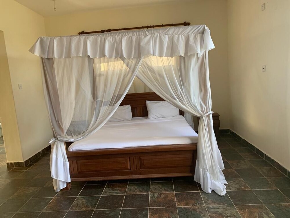 Immaculate 6-Bed Penthouse Apartment in Mombasa - Shanzu | Abritel