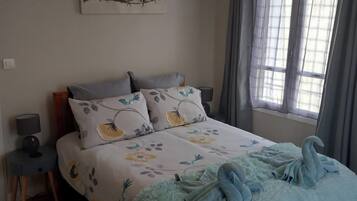 3 slaapkamers, een strijkplank/strijkijzer, wifi, beddengoed