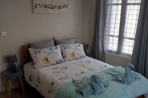 3 slaapkamers, een strijkplank/strijkijzer, wifi, beddengoed