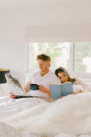 3 bedrooms, desk, iron/ironing board, travel cot - Bikes, beach gear, private yard + walk to sand — your OB surf & chill escape awaits. (San Diego)