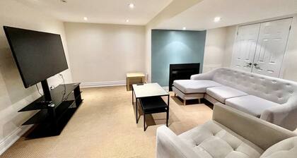 Spacious bright 2BD with Pool, 2 free parking-Ideal for longe stays