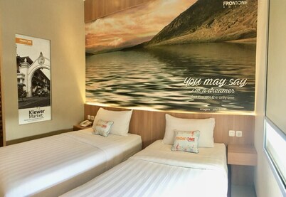 Front One Hotel Airport Solo