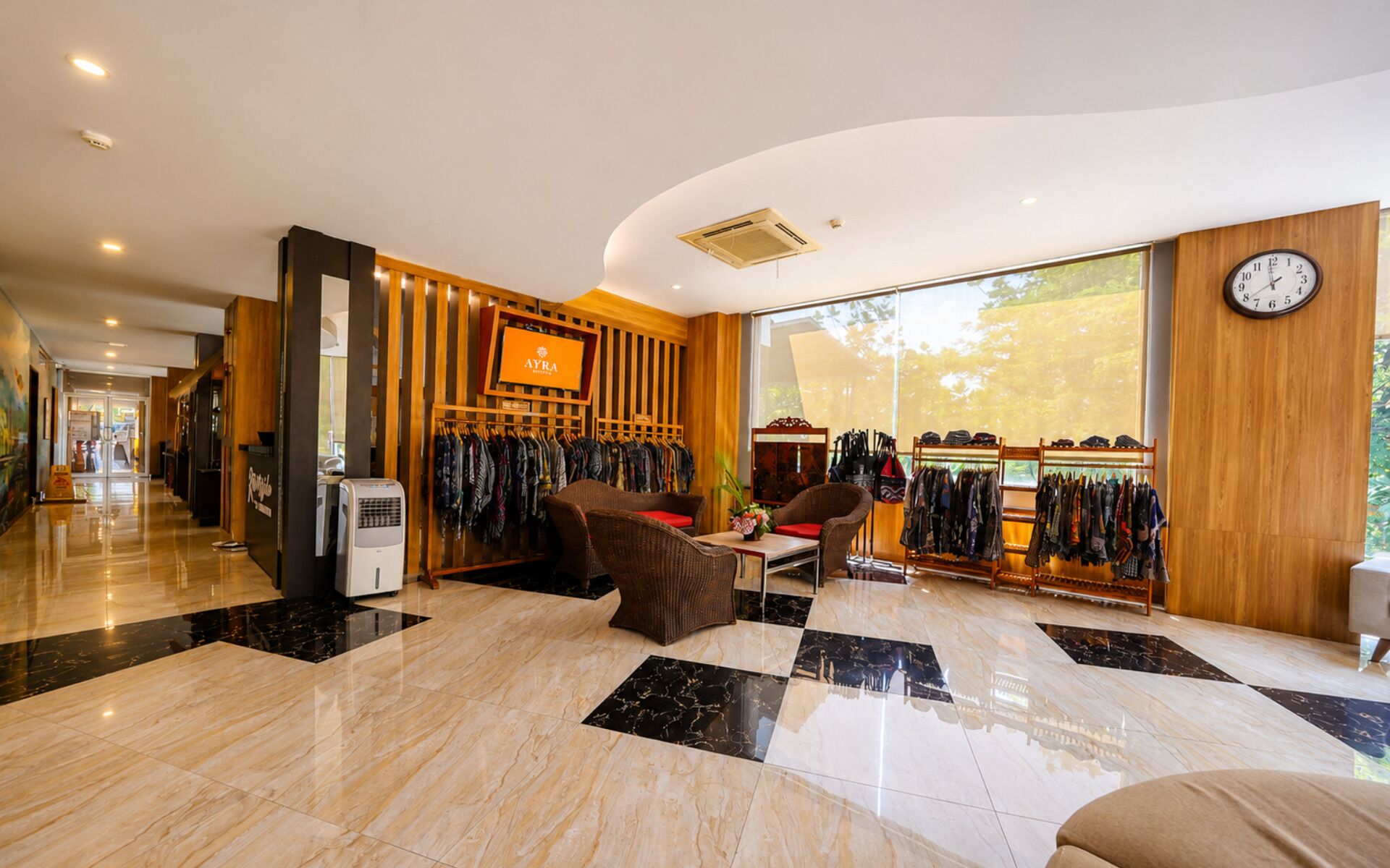 Coin salon dans le hall