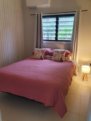 2 slaapkamers, een strijkplank/strijkijzer, gratis wifi, beddengoed