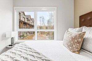 3 chambres, bureau, fer et planche à repasser, accès au Wi-Fi (inclus)