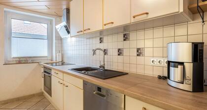 Ferienwohnung 'Schwarzwaldblick' mit Bergblick, Balkon und WLAN