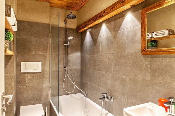 Baignoire, serviettes fournies