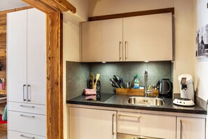 雪櫃、微波爐、爐具、洗碗機