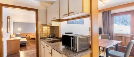 Fridge, microwave, stovetop, coffee/tea maker