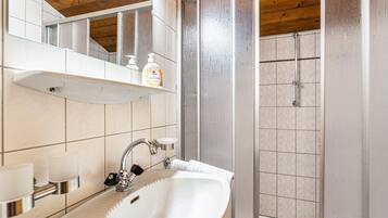 Shower, towels